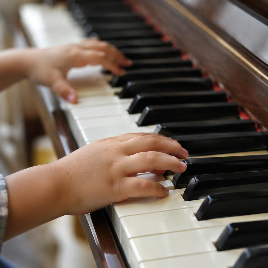 Lia tocando (foto ilustrativa)